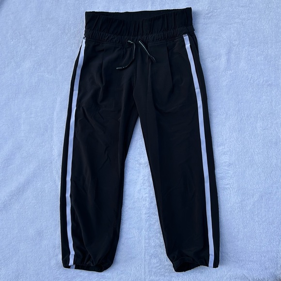 Ivivva Other - Ivivva by lululemon girls capri pant size 6 with pockets drawstring and pleats